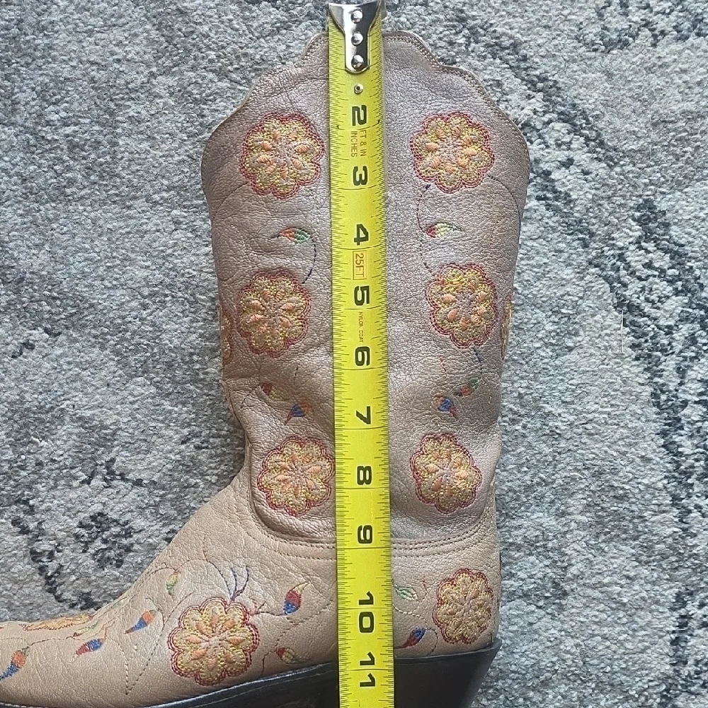 Lucchese Tan Leather Boot Interior Detail - Picture 10 of 11